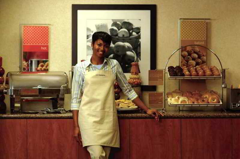 Hampton Inn Garden City Restaurant photo