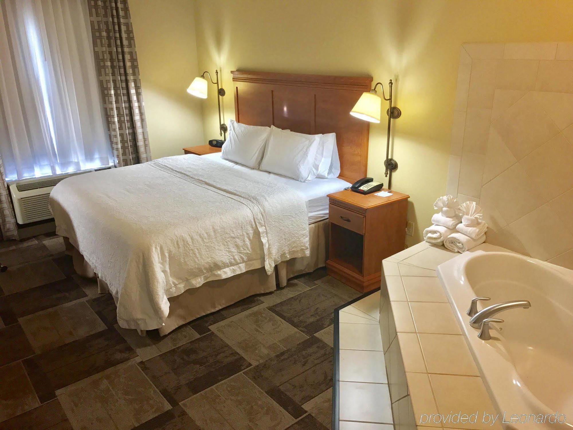 Hampton Inn Garden City Extérieur photo